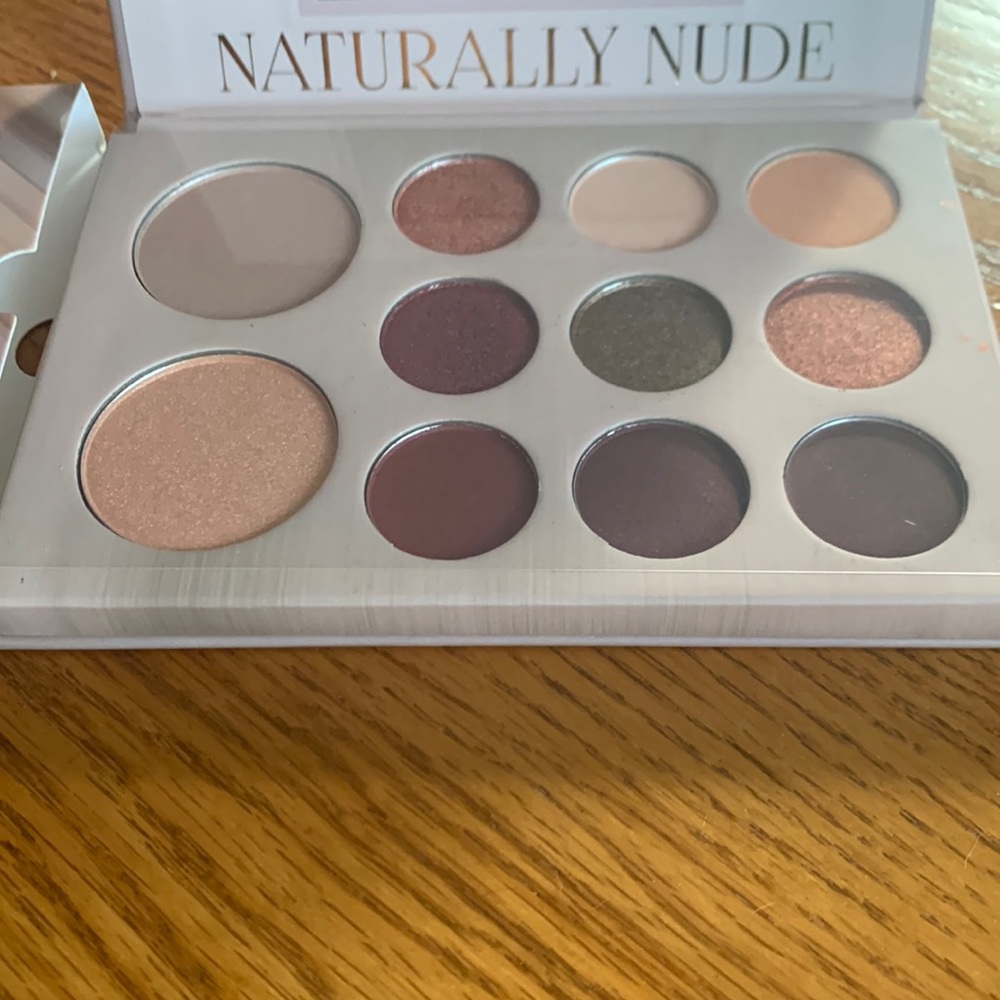 New Naturally Nude Trend Beauty Eyeshadow Palette